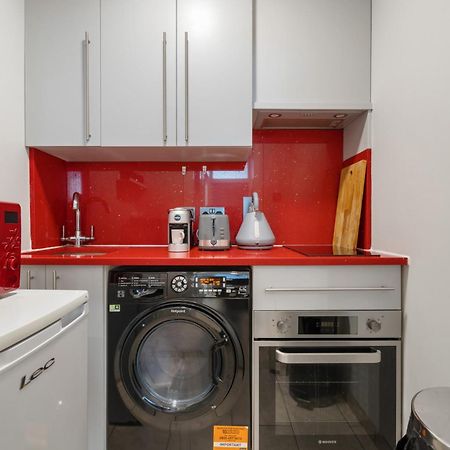 Modern Studio Apartment Лондон Экстерьер фото