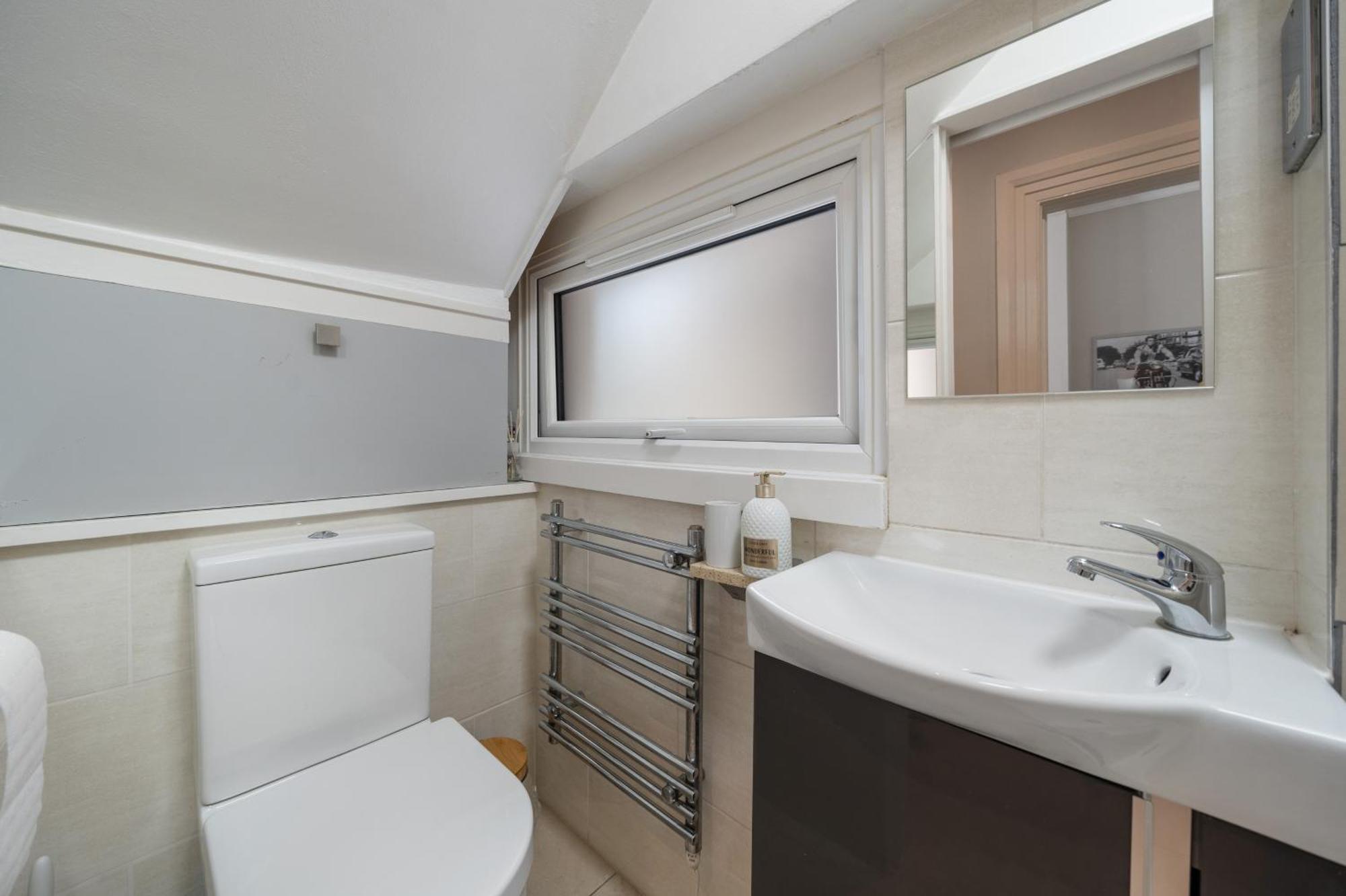 Modern Studio Apartment Лондон Экстерьер фото