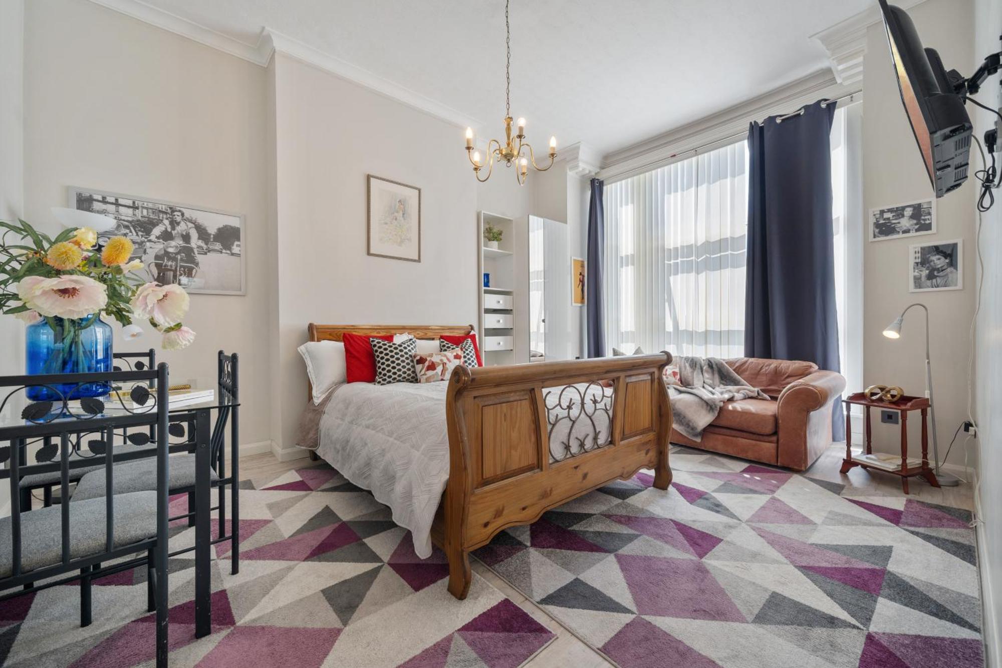 Modern Studio Apartment Лондон Экстерьер фото